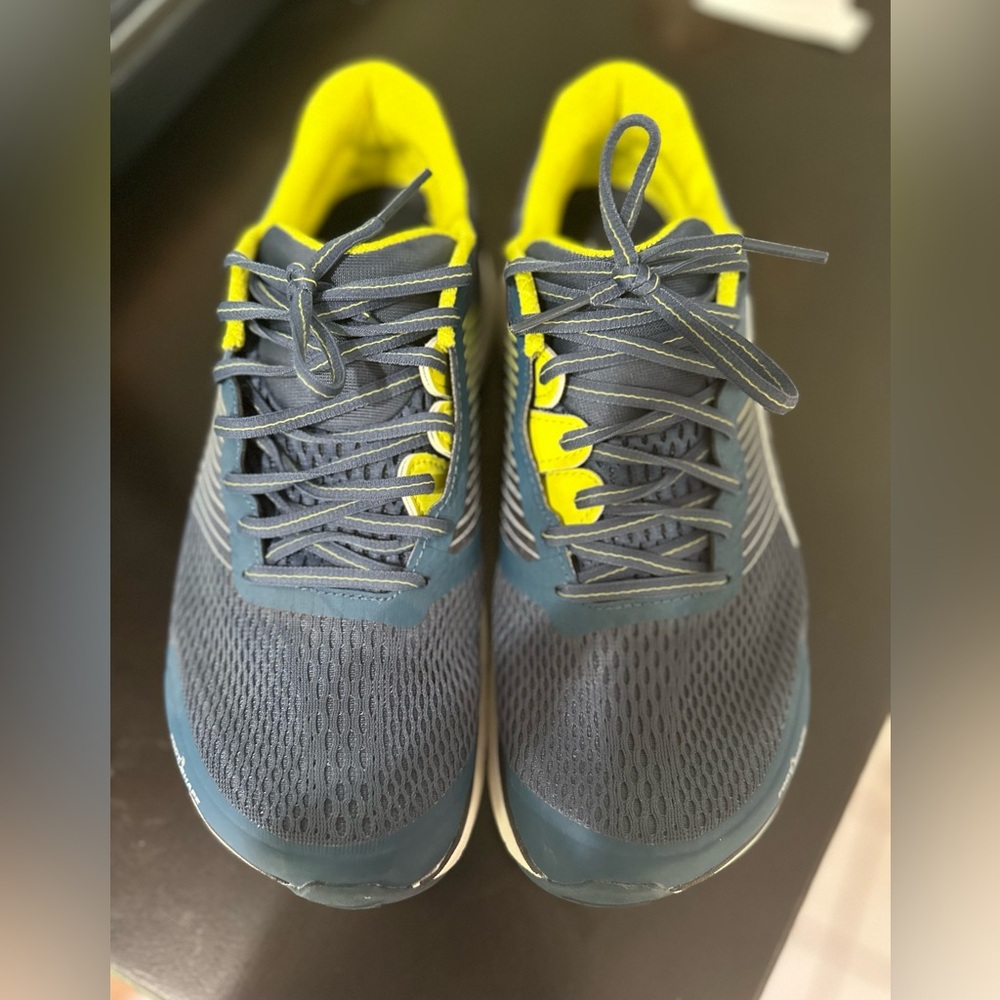 Altra
Provision 4 Road-Running Shoes. Size 10